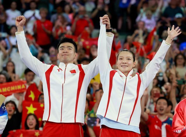 1722653175828011558.jpg 巴黎奥运会丨羽毛球——混双:郑思维_黄雅琼夺得金牌+XxjpseC007385_20240803_MVPFN0A001.jpg