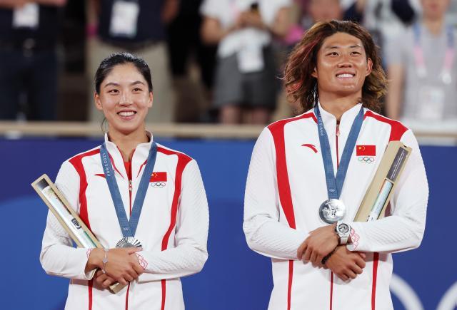 1722653386425033268.jpg 巴黎奥运会丨网球——混双:王欣瑜_张之臻获得银牌XxjpseC009193_20240803_MVPFN0A001.jpg