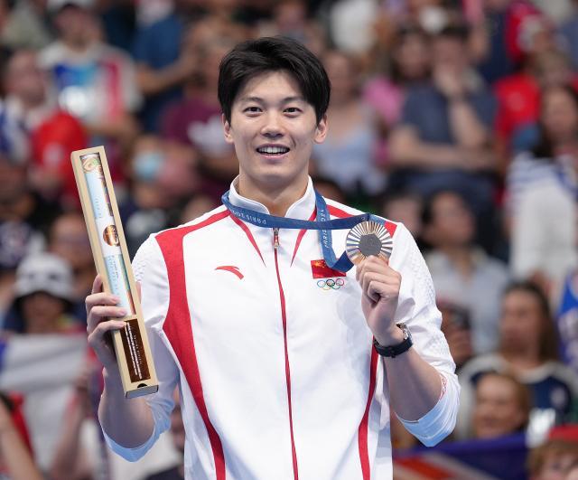 1722653424329036365.jpg +巴黎奥运会丨游泳——男子200米个人混合泳决赛赛况+XxjpseC008632_20240803_MVPFN0A001.jpg