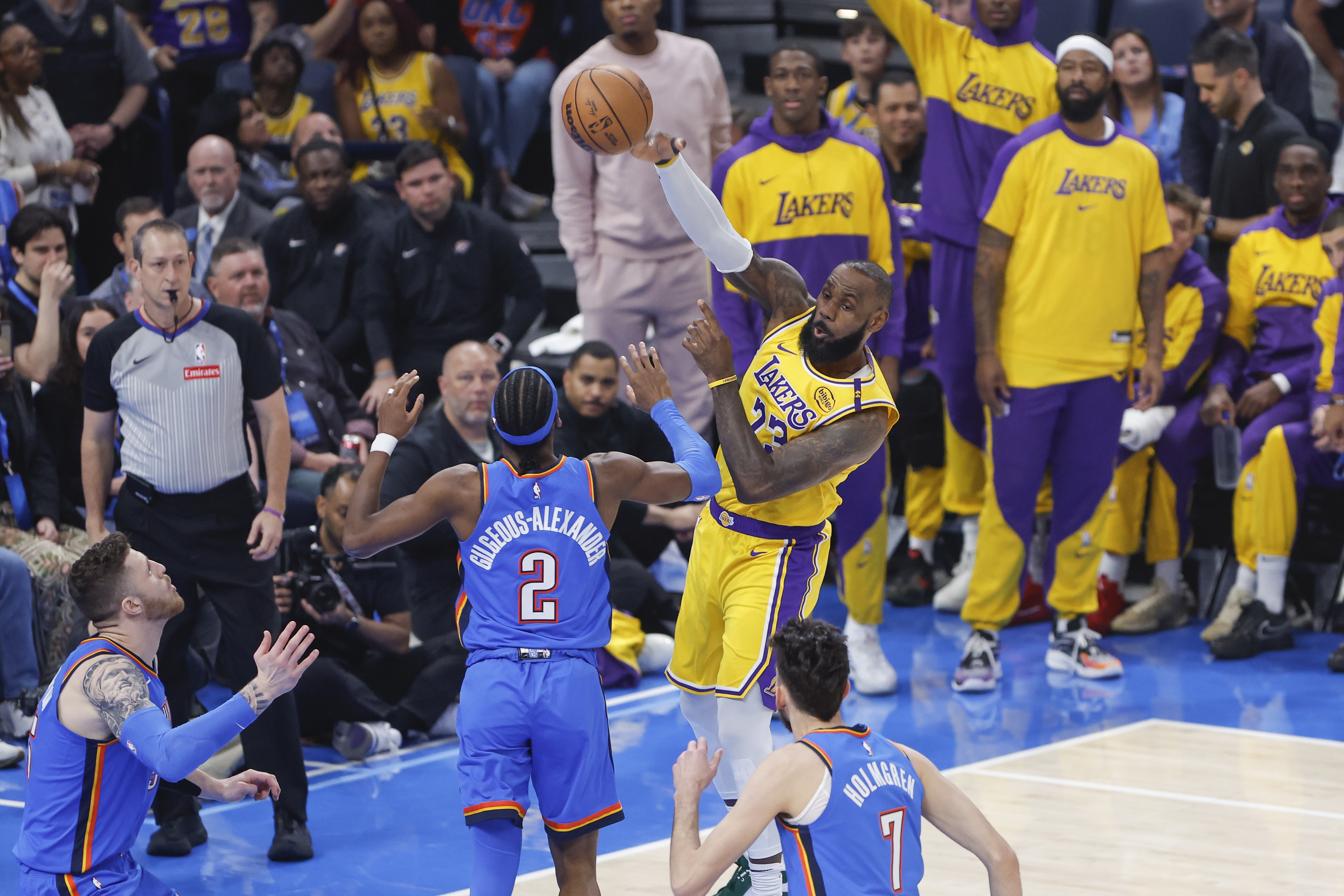 开云下载-霍里：詹姆斯是唯一有权抱怨裁判的人 他没有SGA&amp;东里的吹罚待遇