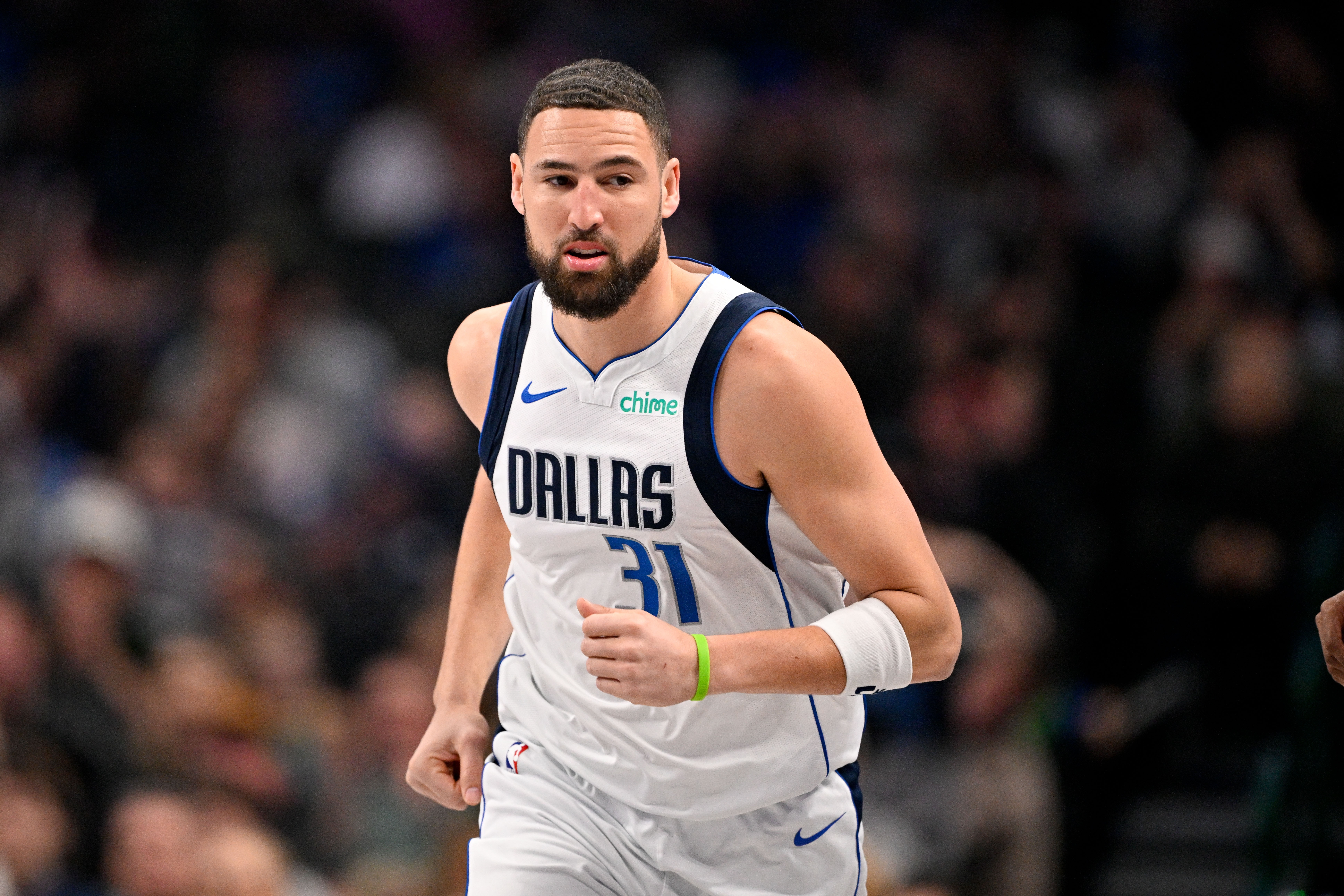 开云体育-铁麻了!克莱替补10中2&三分7中1仅拿5分1板2助