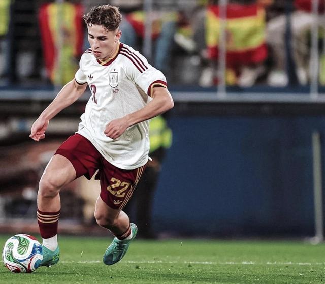 开云官网-龙赛罗:费尔明是球场的一抹亮色,保持状态应在世界杯首发